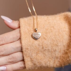 Colar LOVE