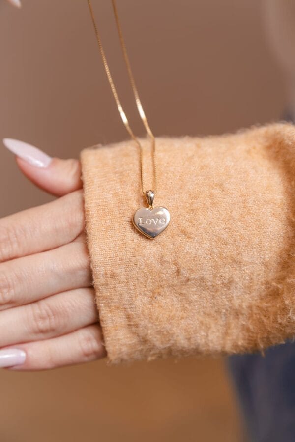 Colar LOVE
