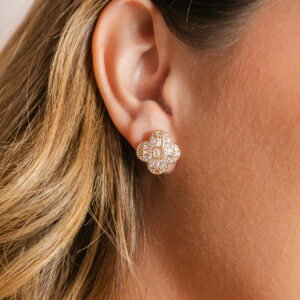 Brinco Trevo Baguete Banhado a Ouro 18k